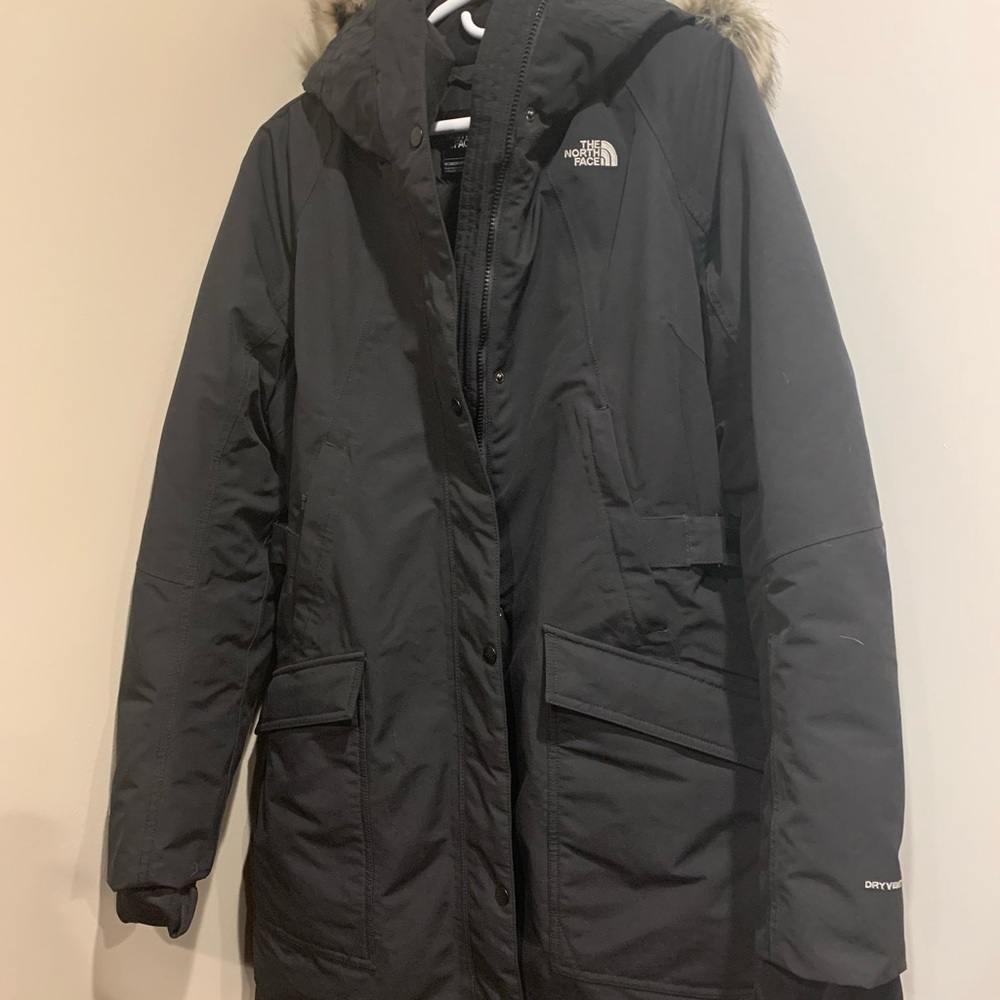 The North Face Arctic Parka II worn 3 times/like new black super warm jacket.